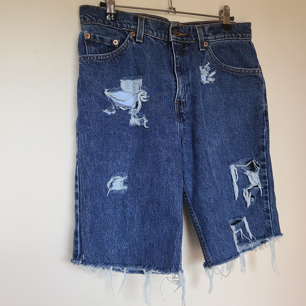☆Levi mid thigh distressed shorts☆